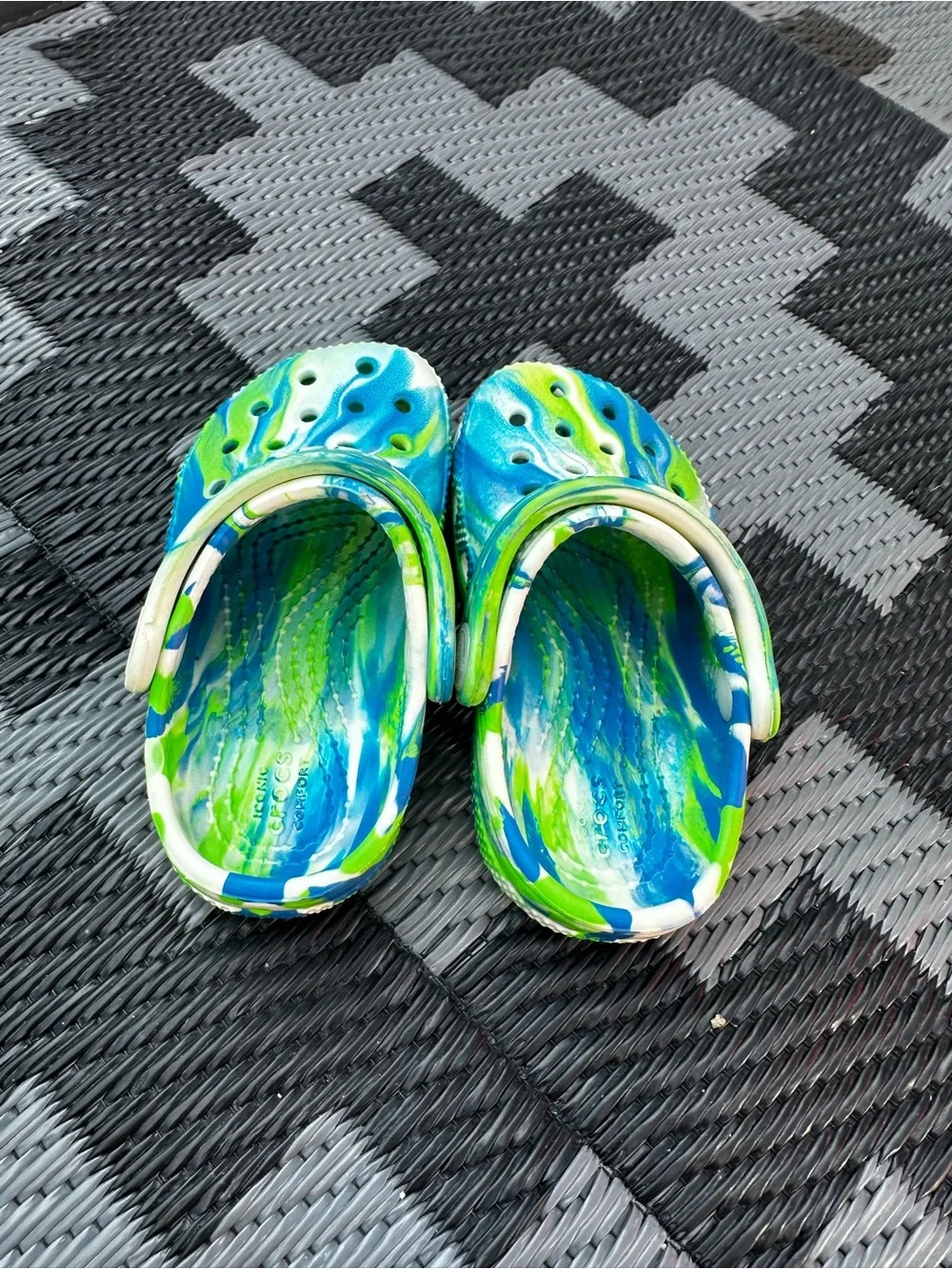 CROCS Kids Blue & Green Tie-Dye Glow in the Dark Clogs